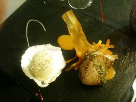 Malkebien en Valencia Atún con salsa de soja y naranja, crudite de verduras y parmentier de cebollino